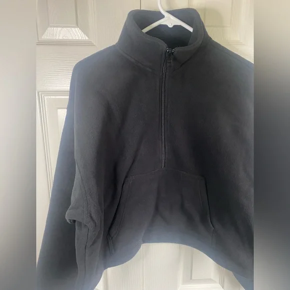 New Aritzia Black "Lena" TNA Cropped 1/2 Half-zip Fleece Sweater in size M - Picture 5 of 11